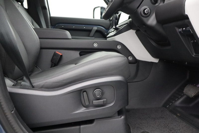  LAND ROVER DEFENDER 3.0 D250 X-Dynamic SE 110 5dr Auto 4632537