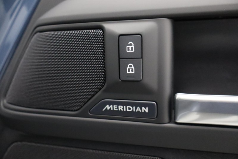  LAND ROVER DEFENDER 3.0 D250 X-Dynamic SE 110 5dr Auto 4632575