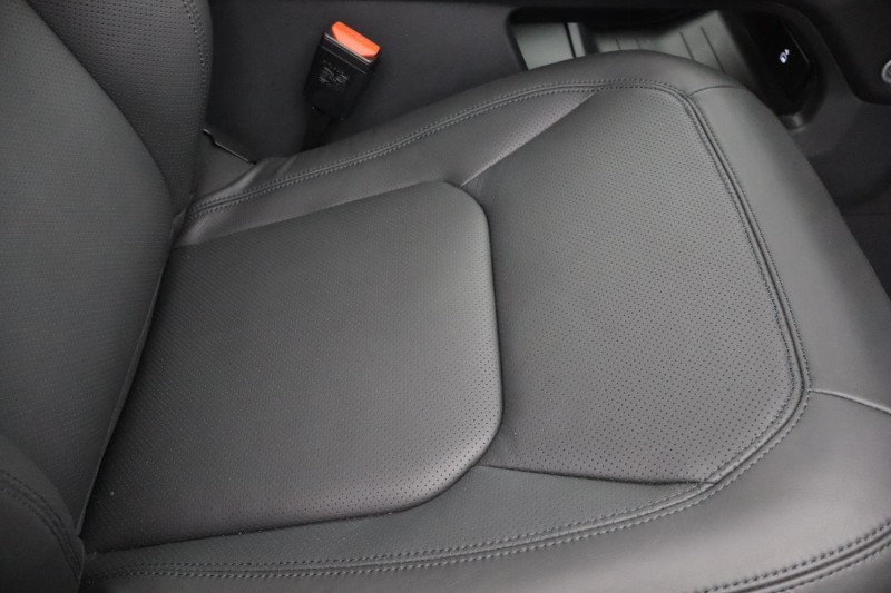  LAND ROVER DEFENDER 3.0 D250 X-Dynamic SE 110 5dr Auto 4632538