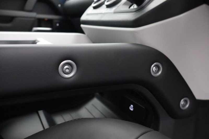  LAND ROVER DEFENDER 3.0 D250 X-Dynamic SE 110 5dr Auto 4632556