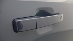 LAND ROVER DEFENDER 3.0 D250 X-Dynamic SE 110 5dr Auto 4632573