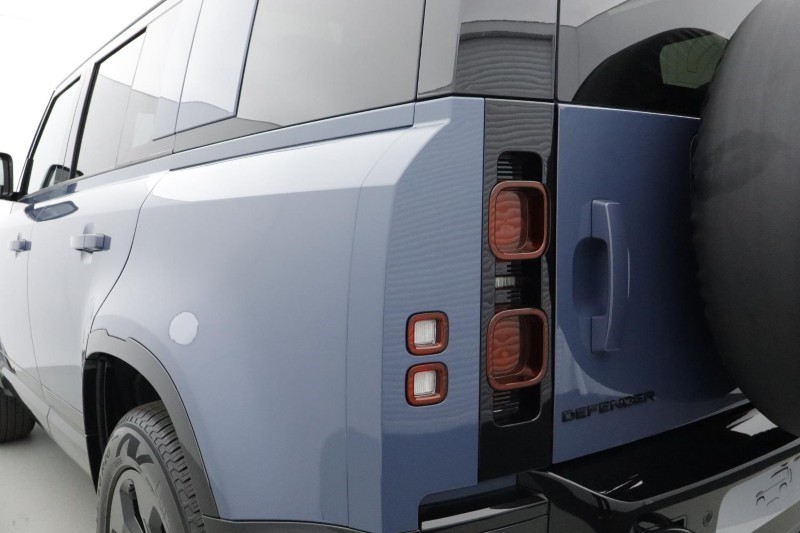  LAND ROVER DEFENDER 3.0 D250 X-Dynamic SE 110 5dr Auto 4632583