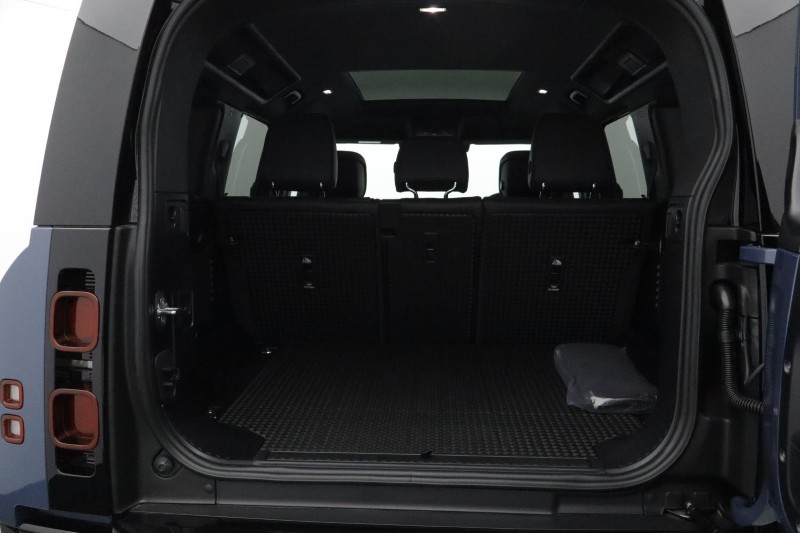  LAND ROVER DEFENDER 3.0 D250 X-Dynamic SE 110 5dr Auto 4632577