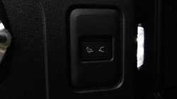 LAND ROVER DEFENDER 3.0 D250 X-Dynamic SE 110 5dr Auto 4632579