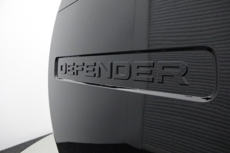  LAND ROVER DEFENDER 3.0 D250 X-Dynamic SE 110 5dr Auto 4632586