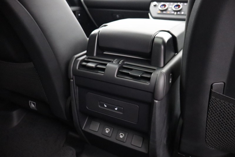  LAND ROVER DEFENDER 3.0 D250 X-Dynamic SE 110 5dr Auto 4632558