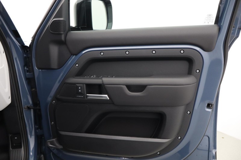  LAND ROVER DEFENDER 3.0 D250 X-Dynamic SE 110 5dr Auto 4632534