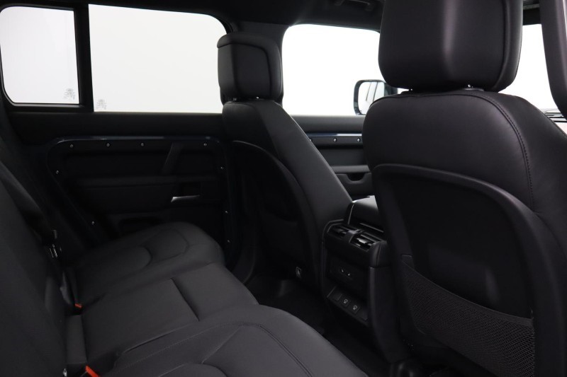 LAND ROVER DEFENDER 3.0 D250 X-Dynamic SE 110 5dr Auto 4632572
