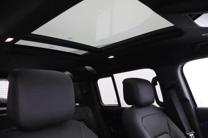  LAND ROVER DEFENDER 3.0 D250 X-Dynamic SE 110 5dr Auto 4632540