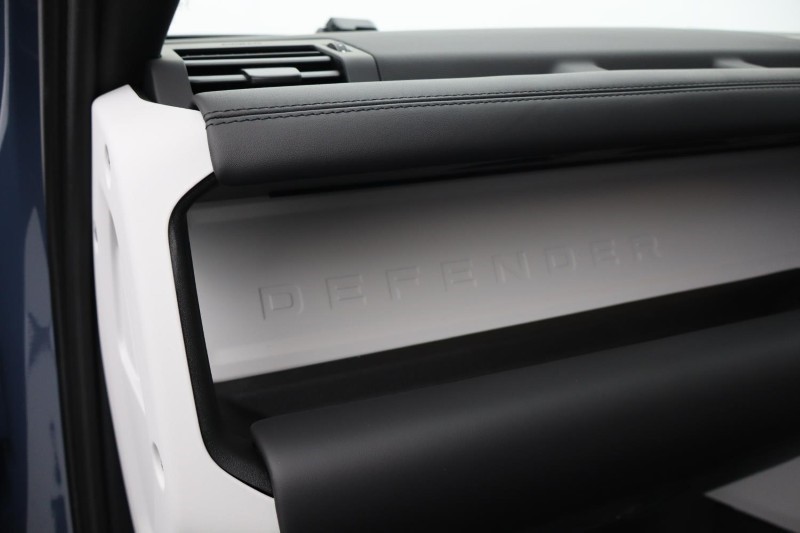  LAND ROVER DEFENDER 3.0 D250 X-Dynamic SE 110 5dr Auto 4632532