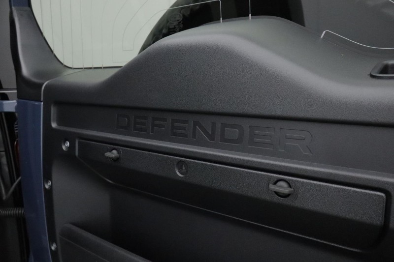  LAND ROVER DEFENDER 3.0 D250 X-Dynamic SE 110 5dr Auto 4632578