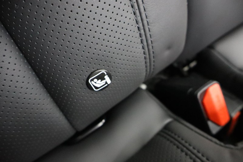  LAND ROVER DEFENDER 3.0 D250 X-Dynamic SE 110 5dr Auto 4632560