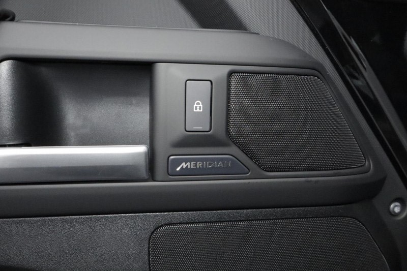  LAND ROVER DEFENDER 3.0 D250 X-Dynamic SE 110 5dr Auto 4612985