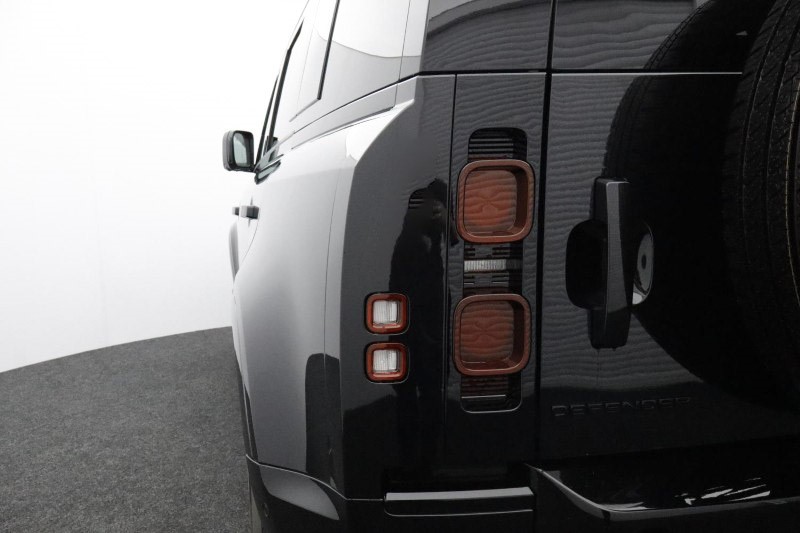  LAND ROVER DEFENDER 3.0 D250 X-Dynamic SE 110 5dr Auto 4612973