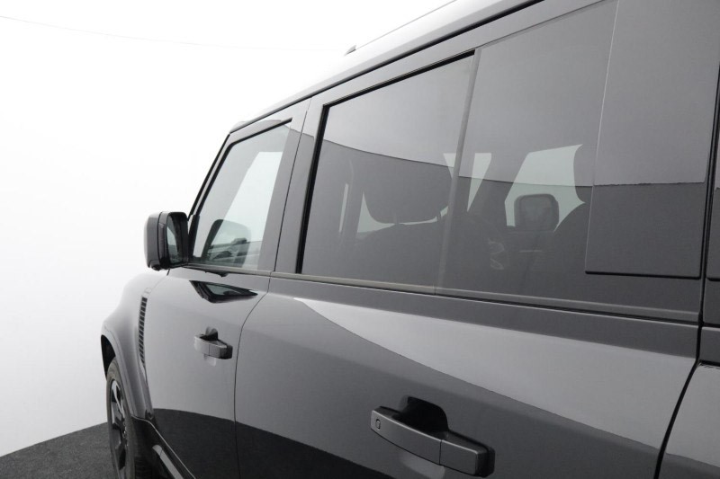  LAND ROVER DEFENDER 3.0 D250 X-Dynamic SE 110 5dr Auto 4612977