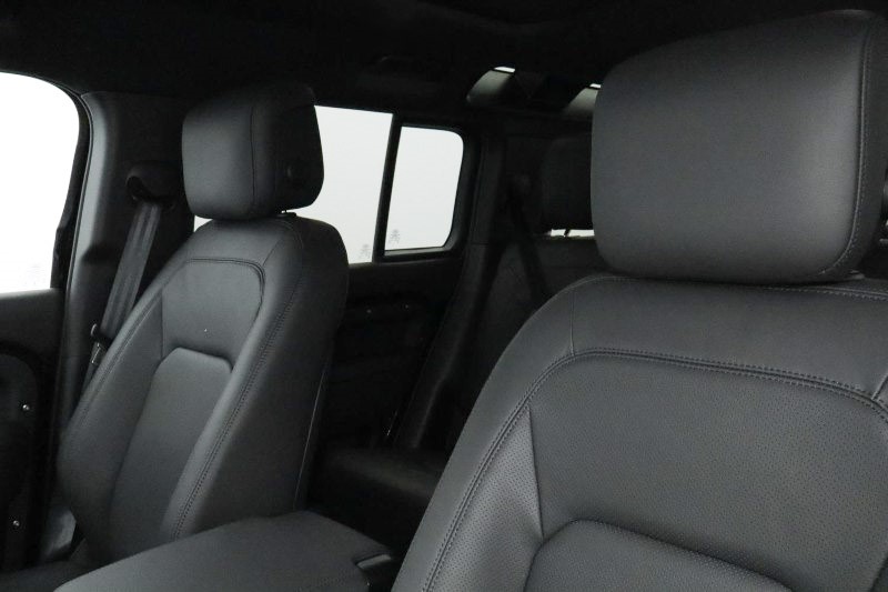  LAND ROVER DEFENDER 3.0 D250 X-Dynamic SE 110 5dr Auto 4612984