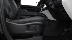 LAND ROVER DEFENDER 3.0 D250 X-Dynamic SE 110 5dr Auto 4613037