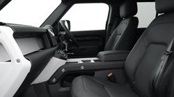 LAND ROVER DEFENDER 3.0 D250 X-Dynamic SE 110 5dr Auto 4612982