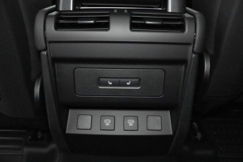  LAND ROVER DEFENDER 3.0 D250 X-Dynamic SE 110 5dr Auto 4613011