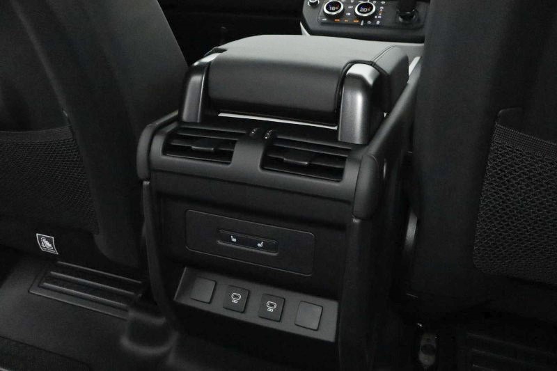  LAND ROVER DEFENDER 3.0 D250 X-Dynamic SE 110 5dr Auto 4613010