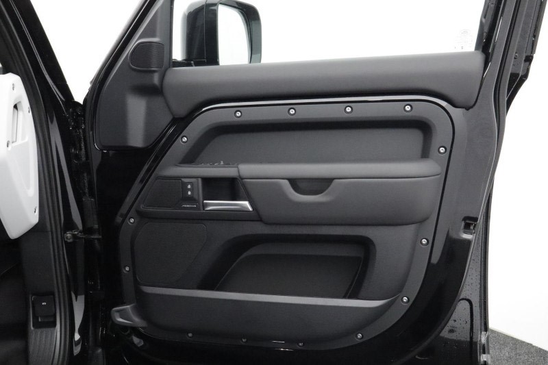  LAND ROVER DEFENDER 3.0 D250 X-Dynamic SE 110 5dr Auto 4613032