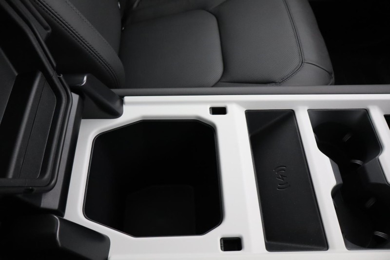  LAND ROVER DEFENDER 3.0 D350 X-Dynamic HSE 130 5dr Auto 4769363