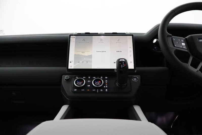  LAND ROVER DEFENDER 3.0 D350 X-Dynamic SE 110 5dr Auto 4930049