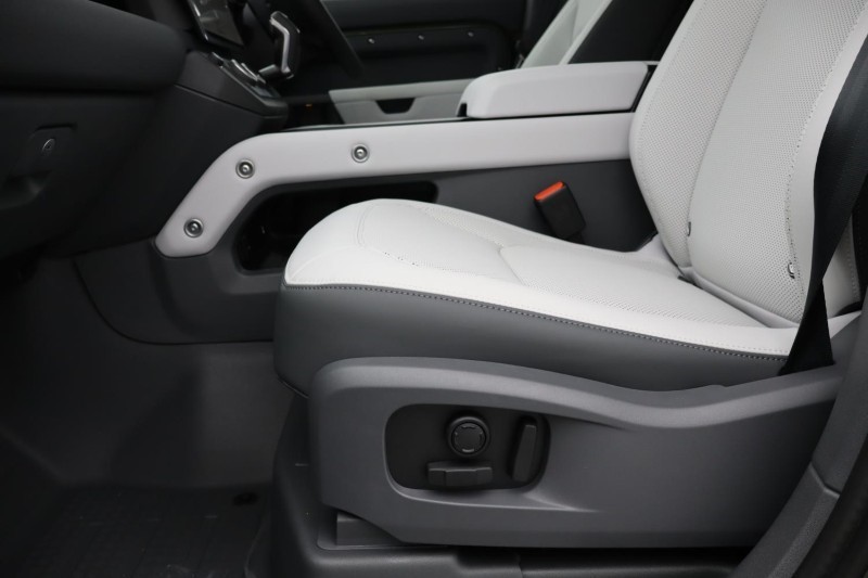  LAND ROVER DEFENDER 3.0 D350 X-Dynamic SE 110 5dr Auto 4930009