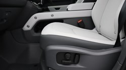 LAND ROVER DEFENDER 3.0 D350 X-Dynamic SE 110 5dr Auto 4930009