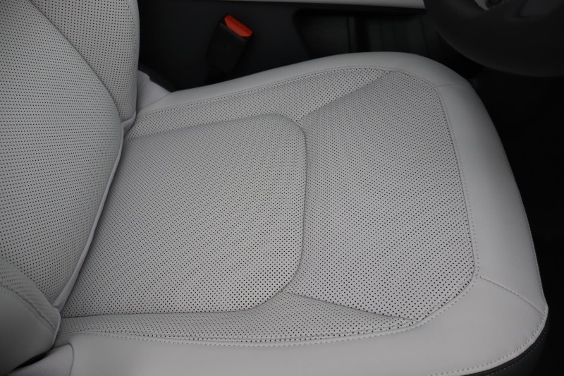  LAND ROVER DEFENDER 3.0 D350 X-Dynamic SE 110 5dr Auto 4930022