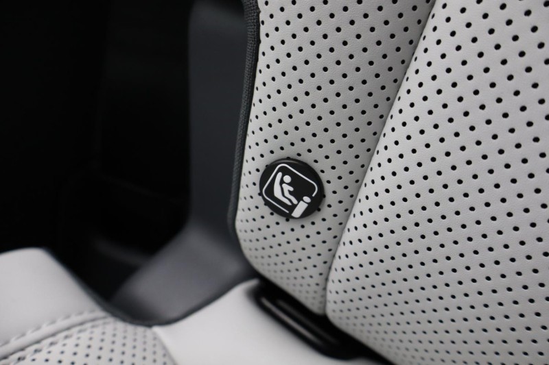  LAND ROVER DEFENDER 3.0 D350 X-Dynamic SE 110 5dr Auto 4930053