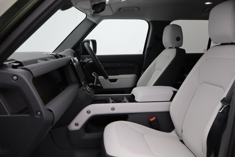  LAND ROVER DEFENDER 3.0 D350 X-Dynamic SE 110 5dr Auto 4930007