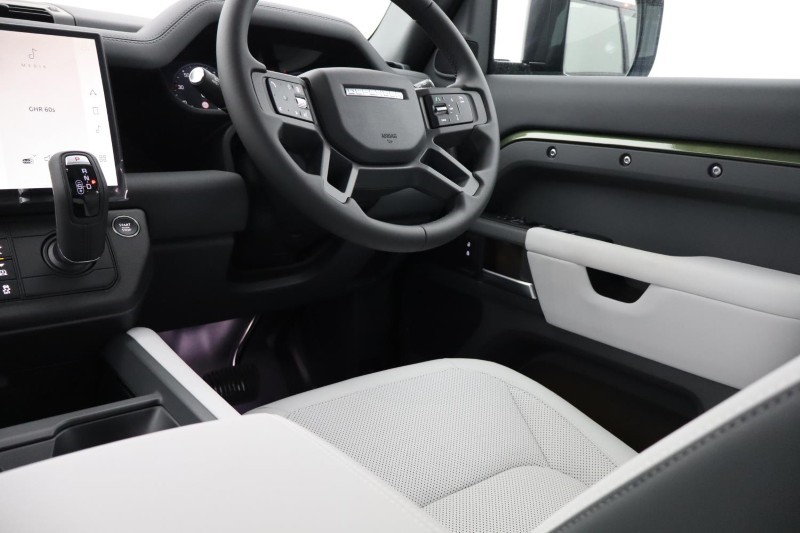  LAND ROVER DEFENDER 3.0 D350 X-Dynamic SE 110 5dr Auto 4930051