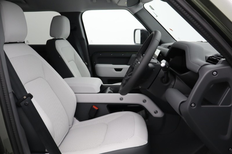  LAND ROVER DEFENDER 3.0 D350 X-Dynamic SE 110 5dr Auto 4930020