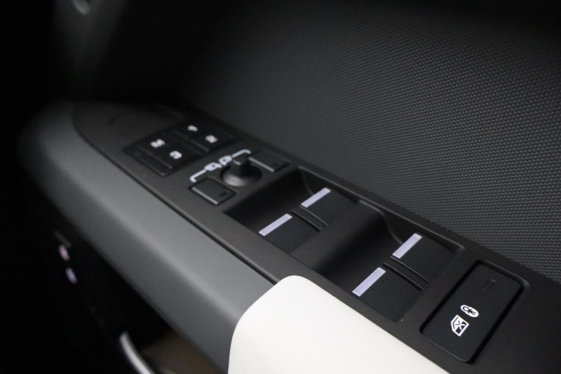  LAND ROVER DEFENDER 3.0 D350 X-Dynamic SE 110 5dr Auto 4930026