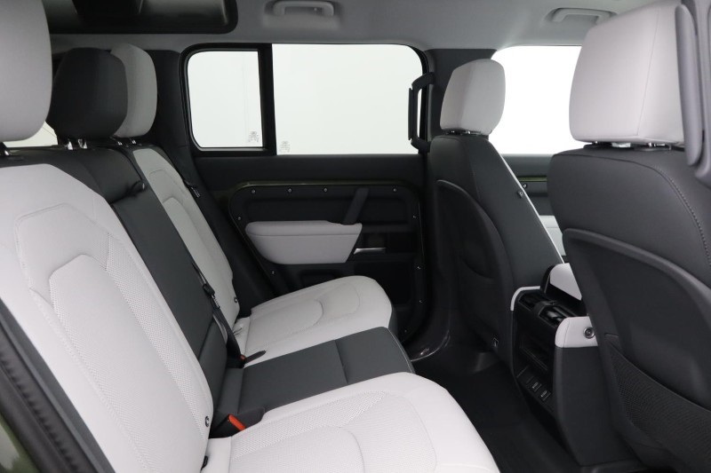 LAND ROVER DEFENDER 3.0 D350 X-Dynamic SE 110 5dr Auto 4930014