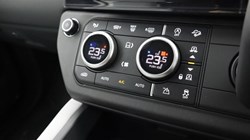 LAND ROVER DEFENDER 3.0 D350 X-Dynamic SE 110 5dr Auto 4930038