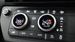 LAND ROVER DEFENDER 3.0 D350 X-Dynamic SE 110 5dr Auto 5917245