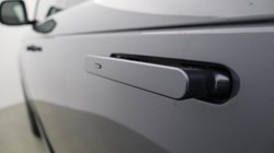 LAND ROVER RANGE ROVER 3.0 D300 SE 4dr Auto 5259850