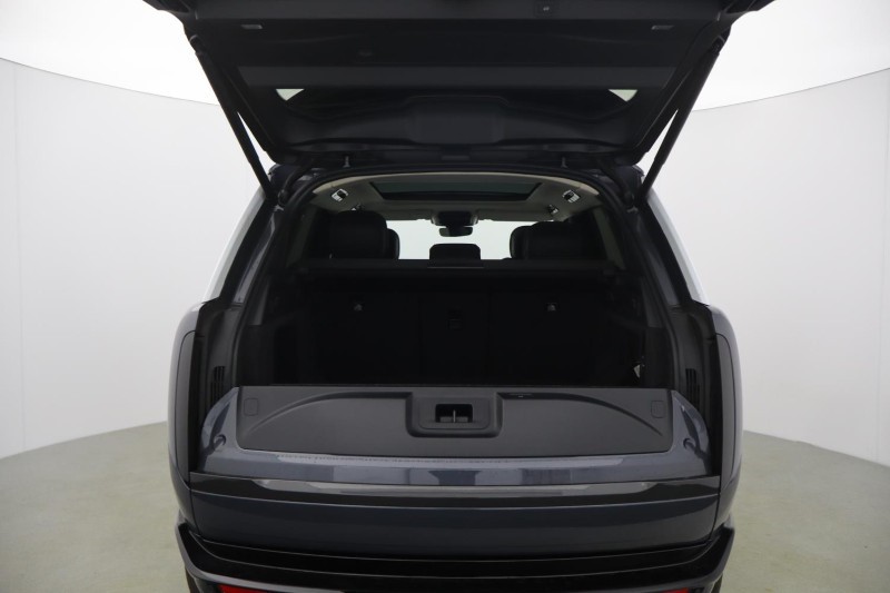  LAND ROVER RANGE ROVER 3.0 D300 SE 4dr Auto 5259846