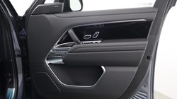 LAND ROVER RANGE ROVER 3.0 D300 SE 4dr Auto 5259871