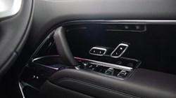 LAND ROVER RANGE ROVER 3.0 D300 SE 4dr Auto 5259897