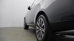 LAND ROVER RANGE ROVER 3.0 D300 SE 4dr Auto 5724727
