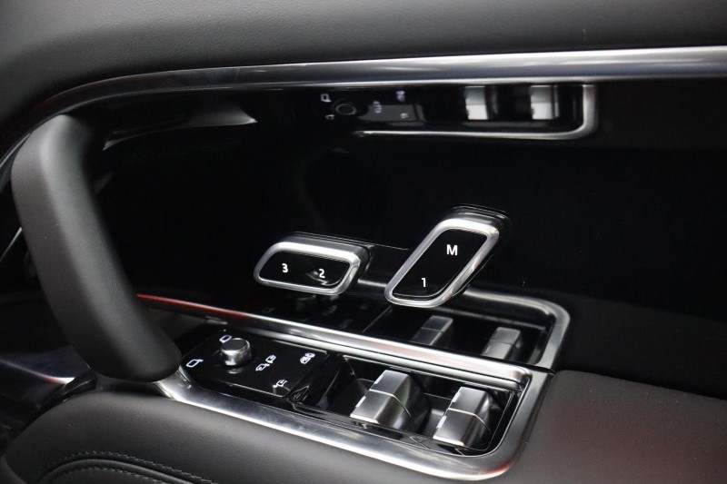  LAND ROVER RANGE ROVER 3.0 D300 SE 4dr Auto 5724749