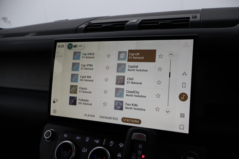  LAND ROVER DEFENDER 3.0 D250 X-Dynamic SE 110 5dr Auto 5319401