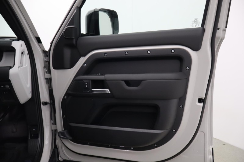  LAND ROVER DEFENDER 3.0 D250 X-Dynamic SE 110 5dr Auto 5319392