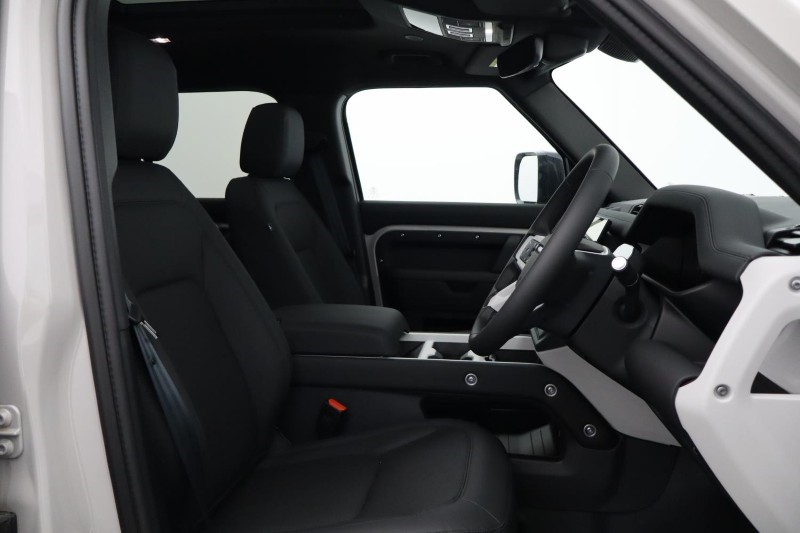  LAND ROVER DEFENDER 3.0 D250 X-Dynamic SE 110 5dr Auto 5319394