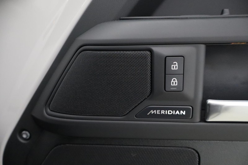  LAND ROVER DEFENDER 3.0 D250 X-Dynamic SE 110 5dr Auto 5319424