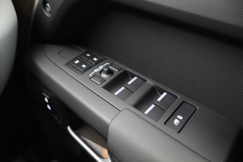  LAND ROVER DEFENDER 3.0 D250 X-Dynamic SE 110 5dr Auto 5319421