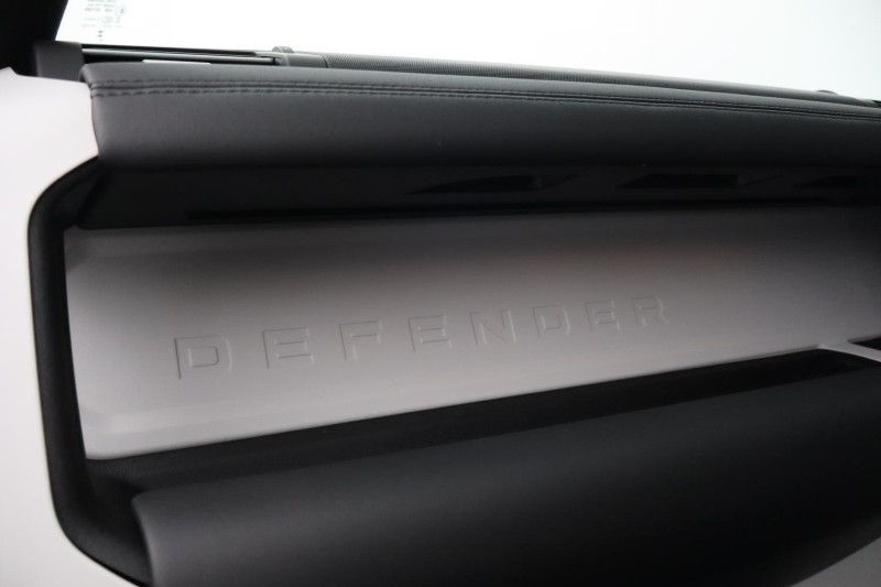  LAND ROVER DEFENDER 3.0 D250 X-Dynamic SE 110 5dr Auto 5319378